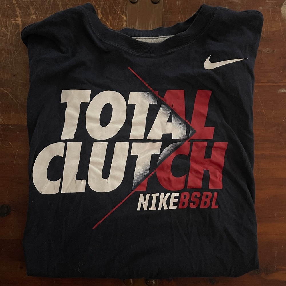 Nike Mens “Total Clutch” Baseball graphic tee